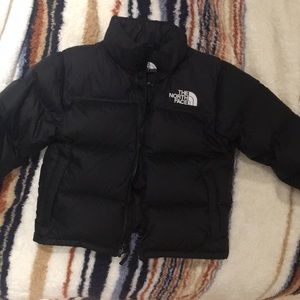 Médium north face puffer coat, worn once in perfect condition. Accepting offers
